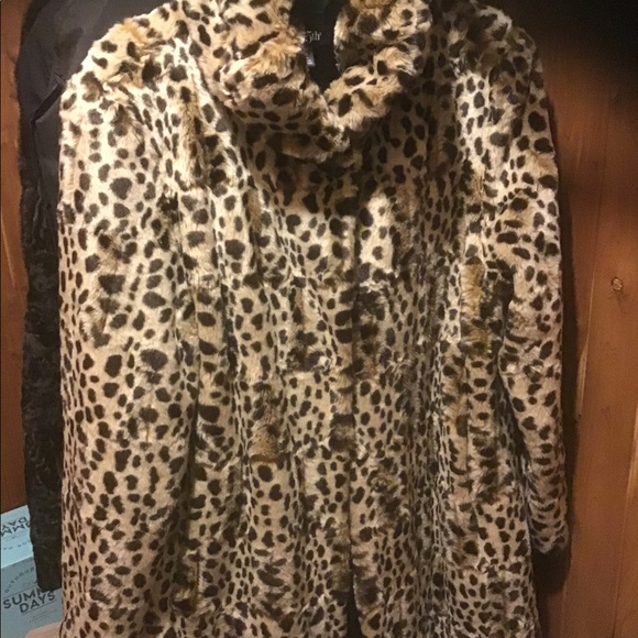 Faux leopard coat - Picture 2 of 3
